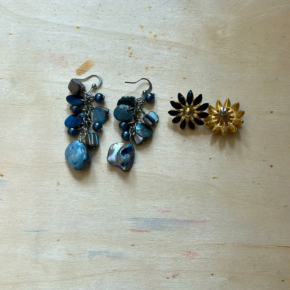 Earrings - Picture 2 of 4